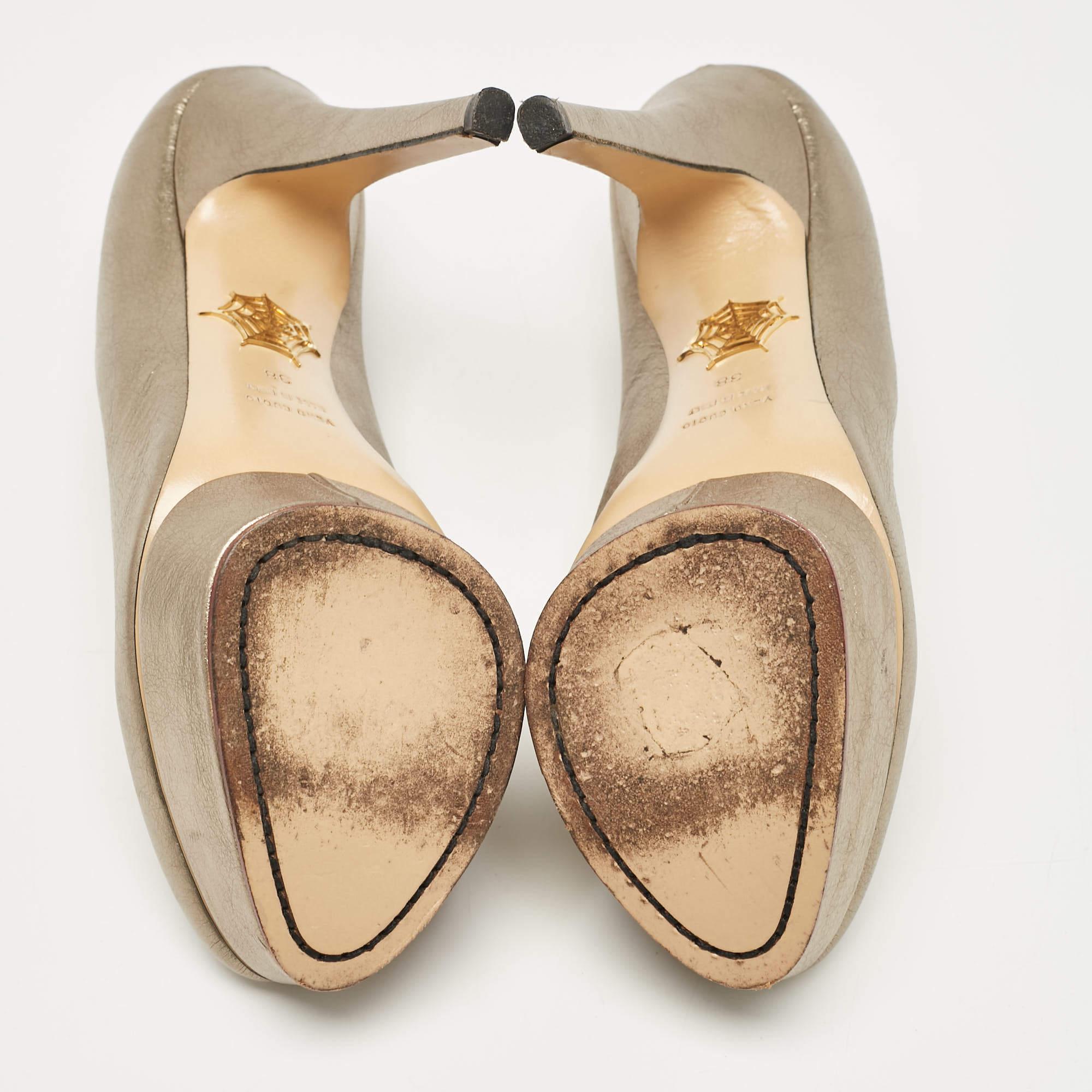 Charlotte Olympia Bombas de plataforma Dolly de piel metalizada Talla 38 en venta 1