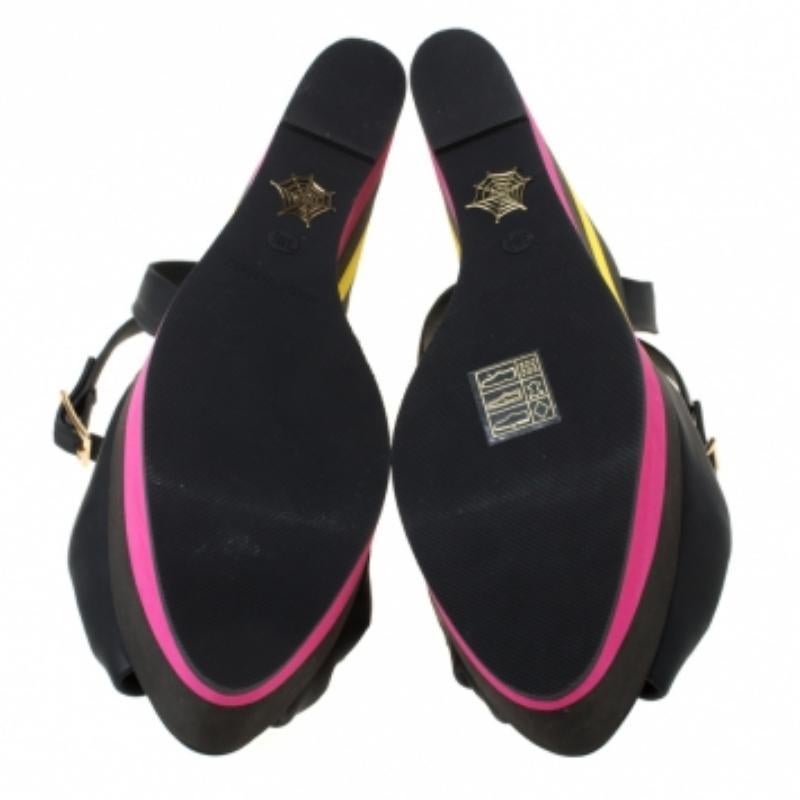 Noir Charlotte Olympia - Sandales compensées multicolores en PUC avec nœud et bride à la cheville, taille 38,5 en vente