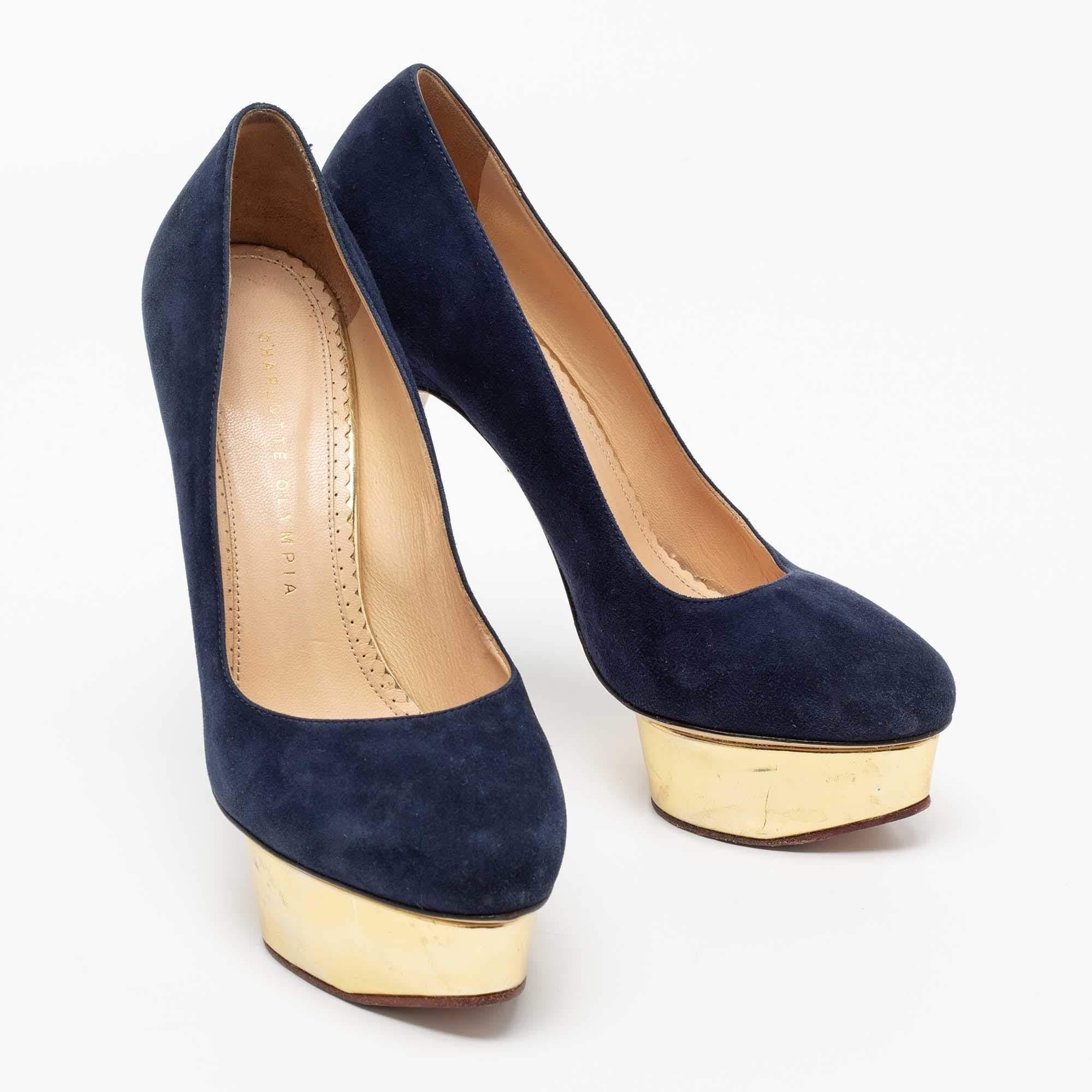 Charlotte Olympia Marineblaue Wildleder Dolly Plateau Pumps Größe 38 im Zustand „Gut“ in Dubai, Al Qouz 2