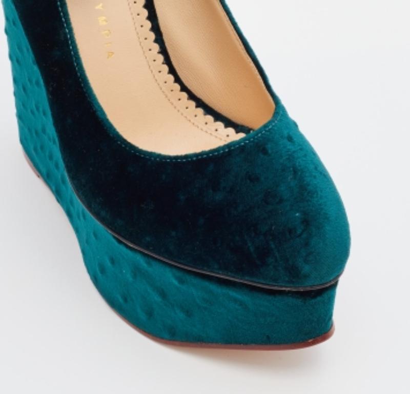 Charlotte Olympia Ostrich Effect Wedge Platform Ankle Strap Pumps Size 37.5 In Good Condition For Sale In Dubai, Al Qouz 2