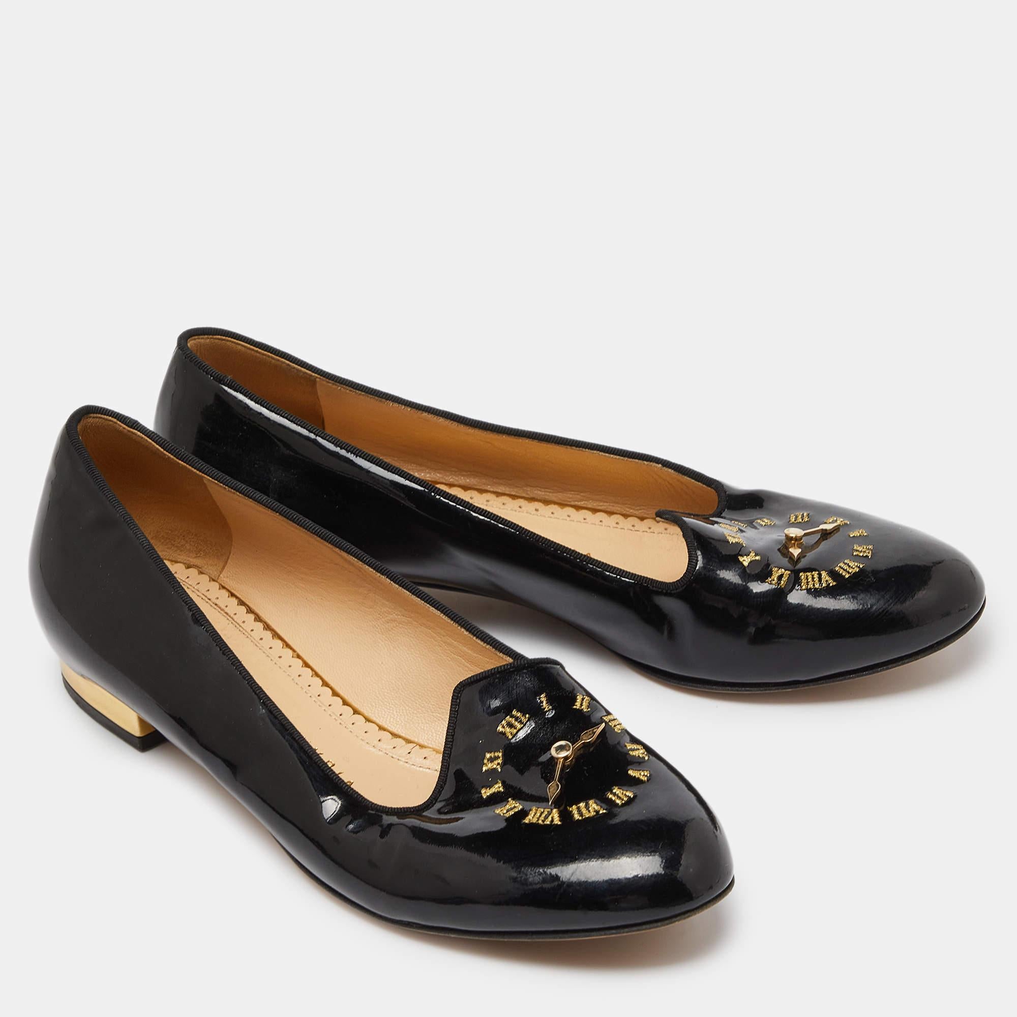Charlotte Olympia Lackleder Modeably Late Clock Face Smoking Slippers 36 im Zustand „Relativ gut“ im Angebot in Dubai, Al Qouz 2