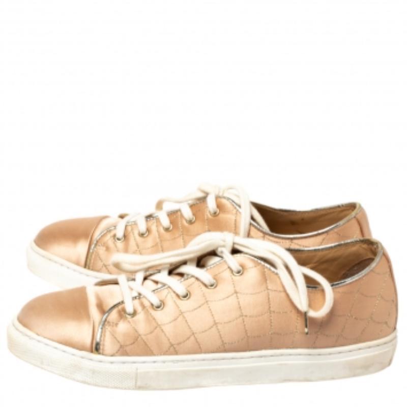 Charlotte Olympia - Scarpe da ginnastica basse in raso color pesca misura 37 in vendita 2