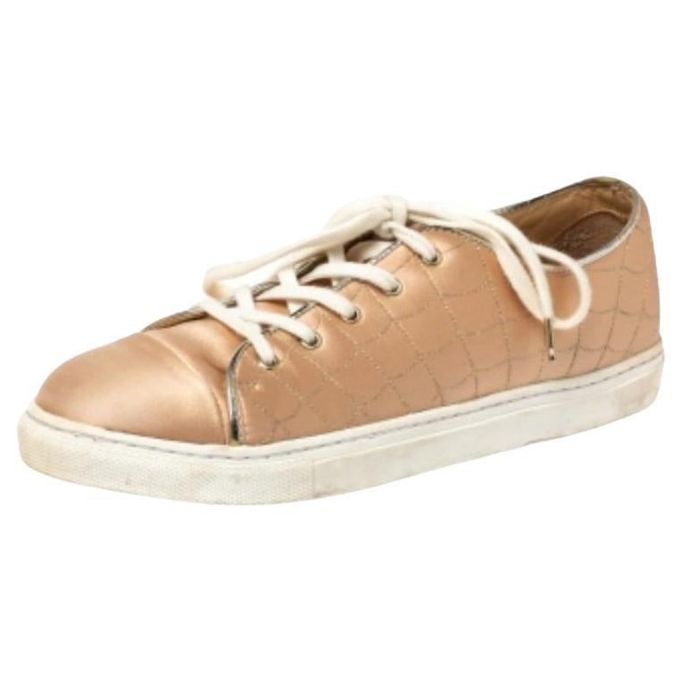 Charlotte Olympia - Scarpe da ginnastica basse in raso color pesca misura 37 in vendita