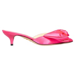 Charlotte Olympia Pantoletten mit rosa Schleife als Akzent Größe IT 35