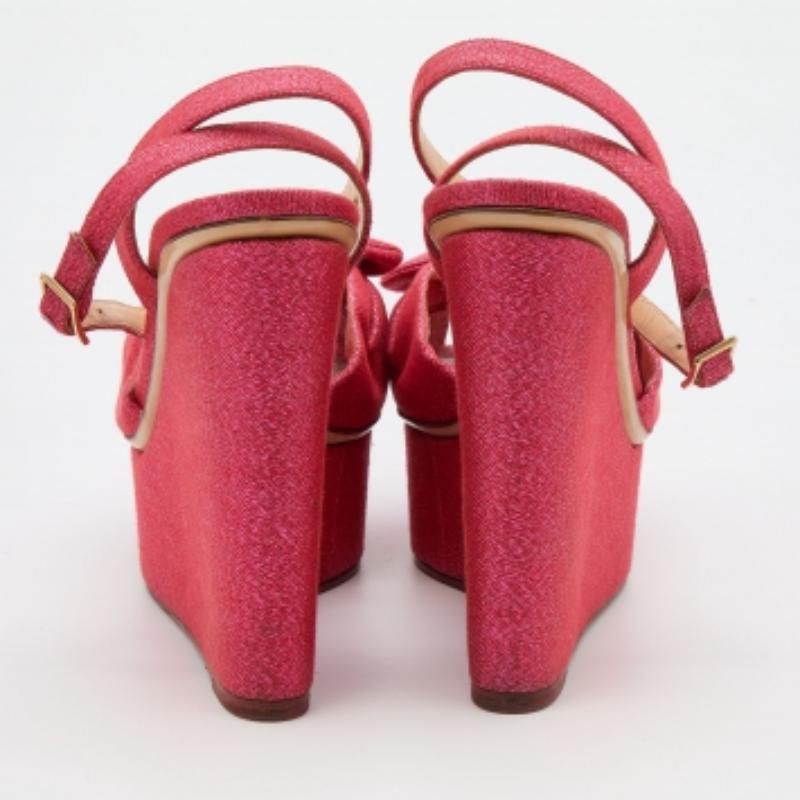 Charlotte Olympia Pink Glitter Fabric Velour Wedge Platform Sandals Size 39 In Good Condition For Sale In Dubai, Al Qouz 2