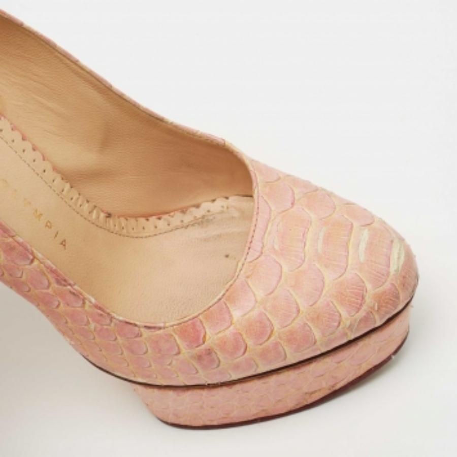 Charlotte Olympia - Escarpins à plateforme Priscilla en python rose - Taille 37 Pour femmes en vente