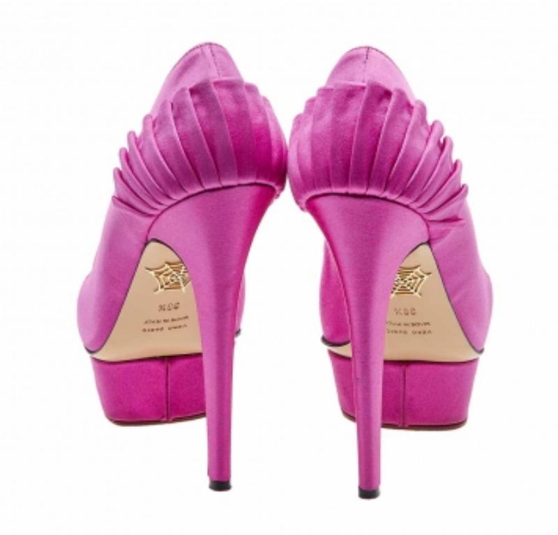 Charlotte Olympia Pink Satin Paloma Fan Pleat Platform Pumps Size 38.5 en venta 1