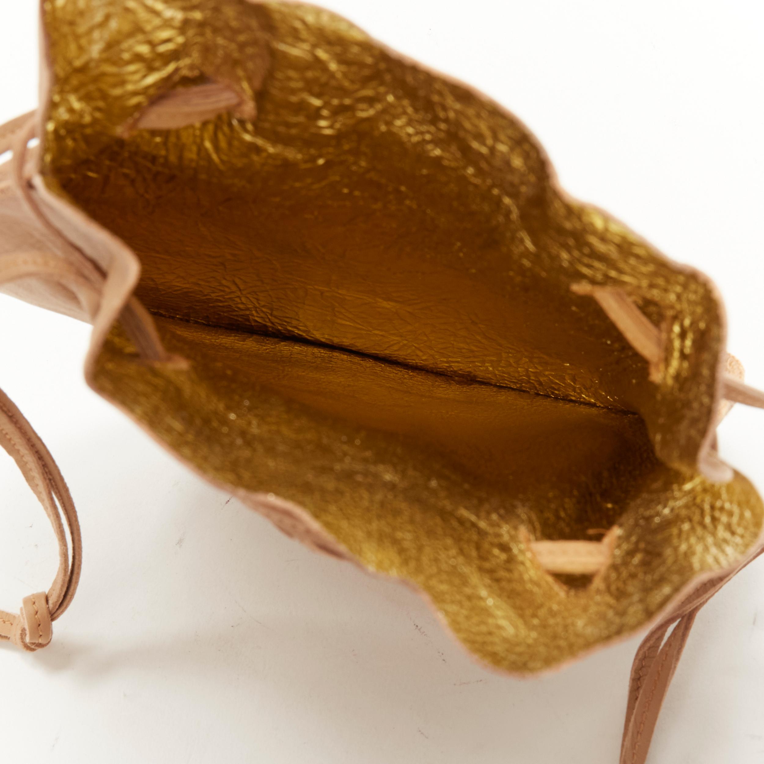 CHARLOTTE OLYMPIA Precious Pouch gold Kitty Druck tan Leder Kordelzug Tasche im Angebot 5