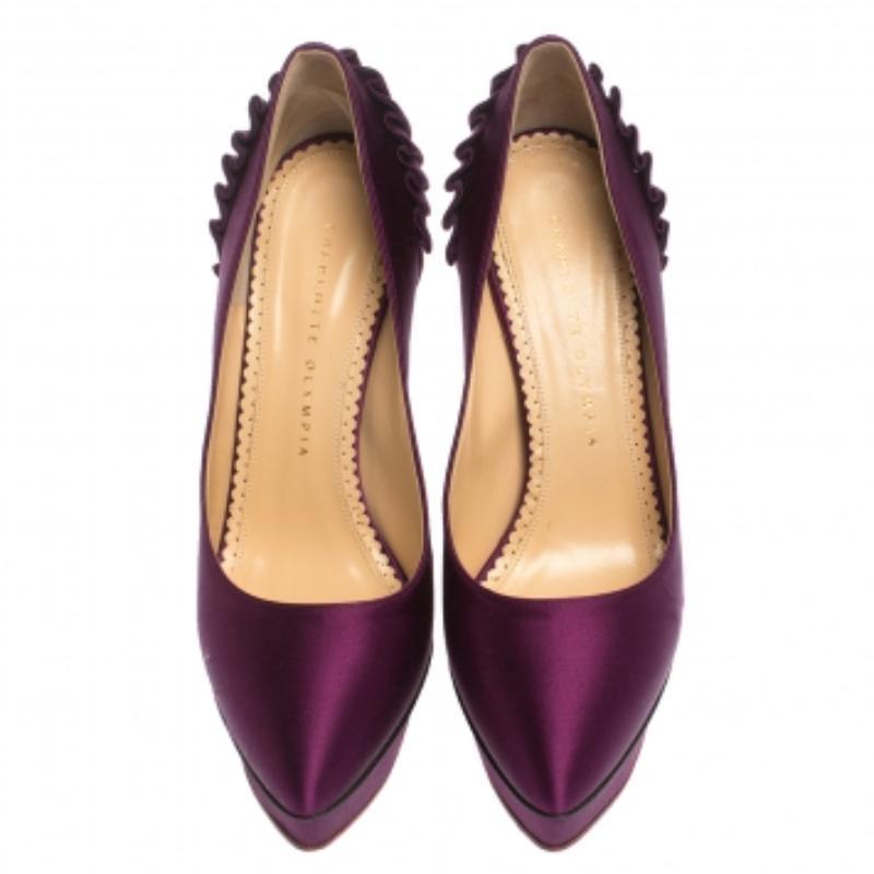 Charlotte Olympia, raso viola, Paloma, con plateau a pieghe a ventaglio, misura 38 In condizioni buone in vendita a Dubai, Al Qouz 2
