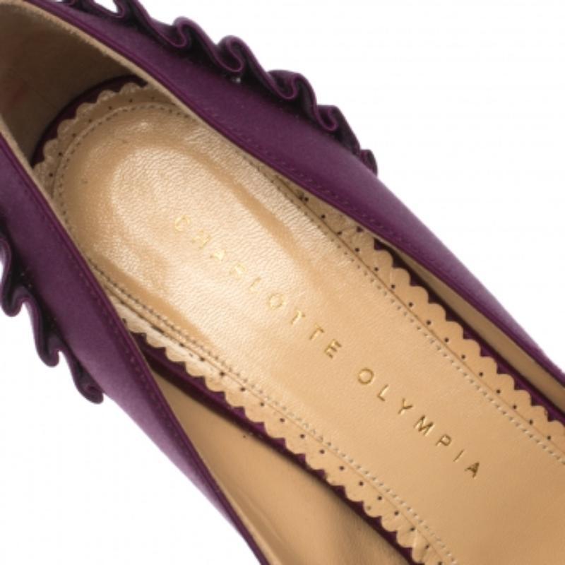 Donna Charlotte Olympia, raso viola, Paloma, con plateau a pieghe a ventaglio, misura 38 in vendita