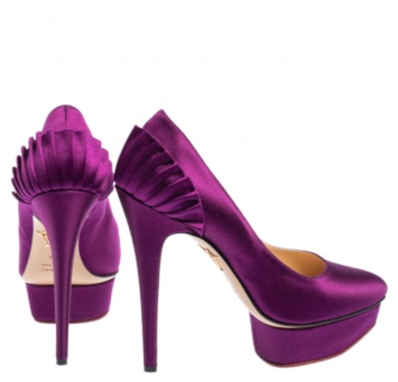 Charlotte Olympia escarpins Paloma à plateforme plissés en satin violet taille 38.5 Bon état - En vente à Dubai, Al Qouz 2