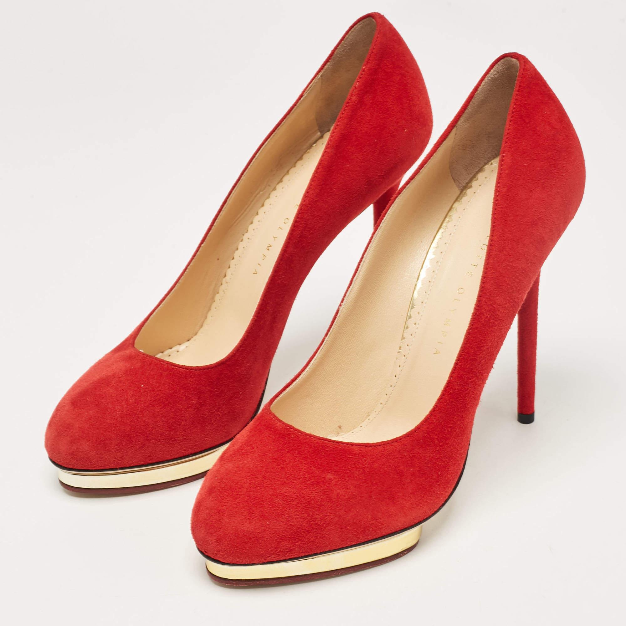 Exuding femininity and elegance these pumps feature a chic silhouette with an attractive design. You can wear these pumps for a stylish look.