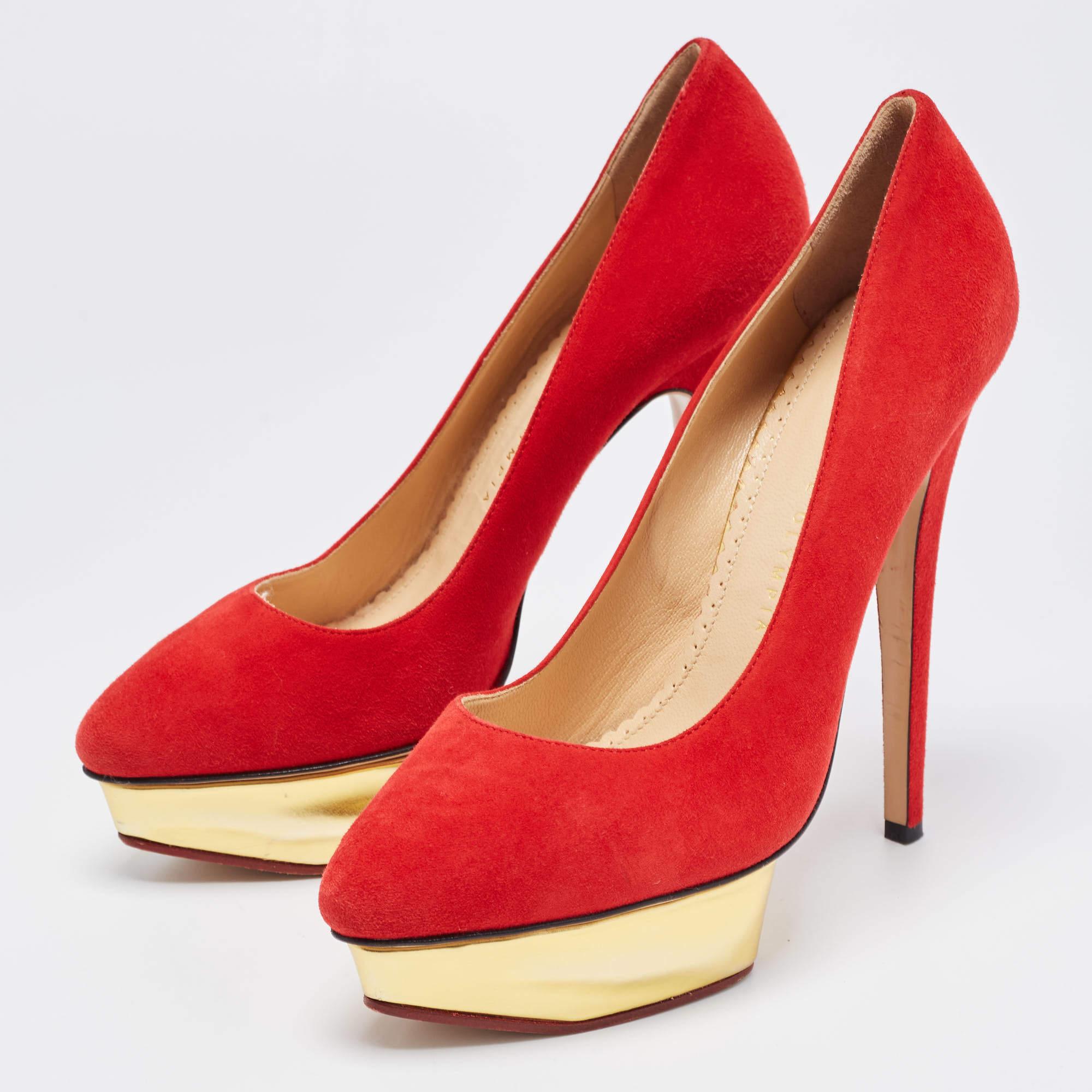 Faites preuve de chic avec ces escarpins de créateur. Ils présentent des talons robustes et des semelles durables, parfaits pour vos sorties à la mode.