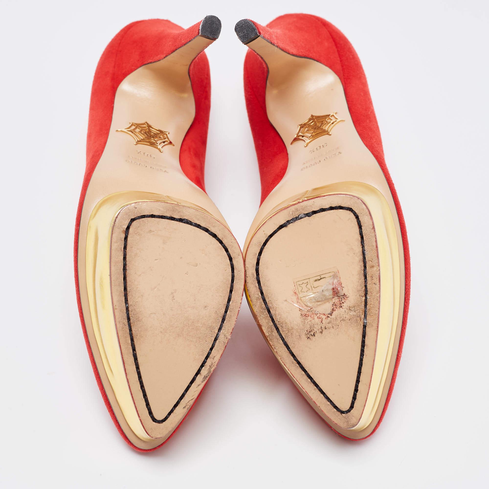 Charlotte Olympia - Escarpins à plateforme Dolly en daim rouge, taille 38.5 en vente 1