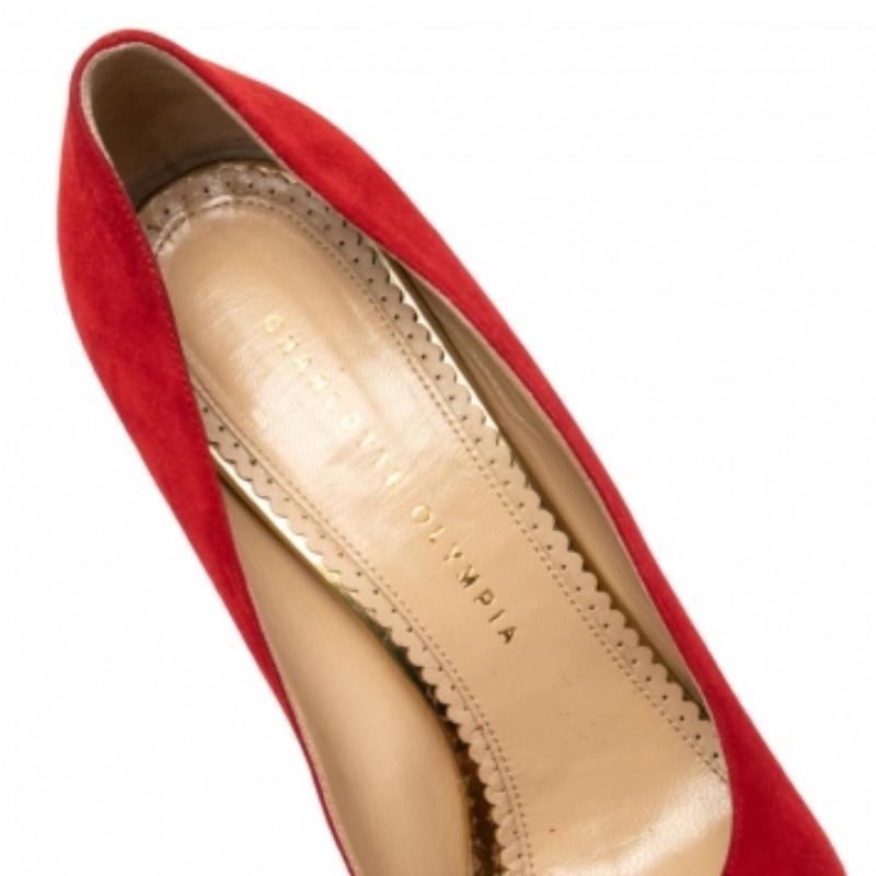 Charlotte Olympia Bombas de plataforma Dolly de ante rojo Talla 41 en Bueno estado para la venta en Dubai, Al Qouz 2