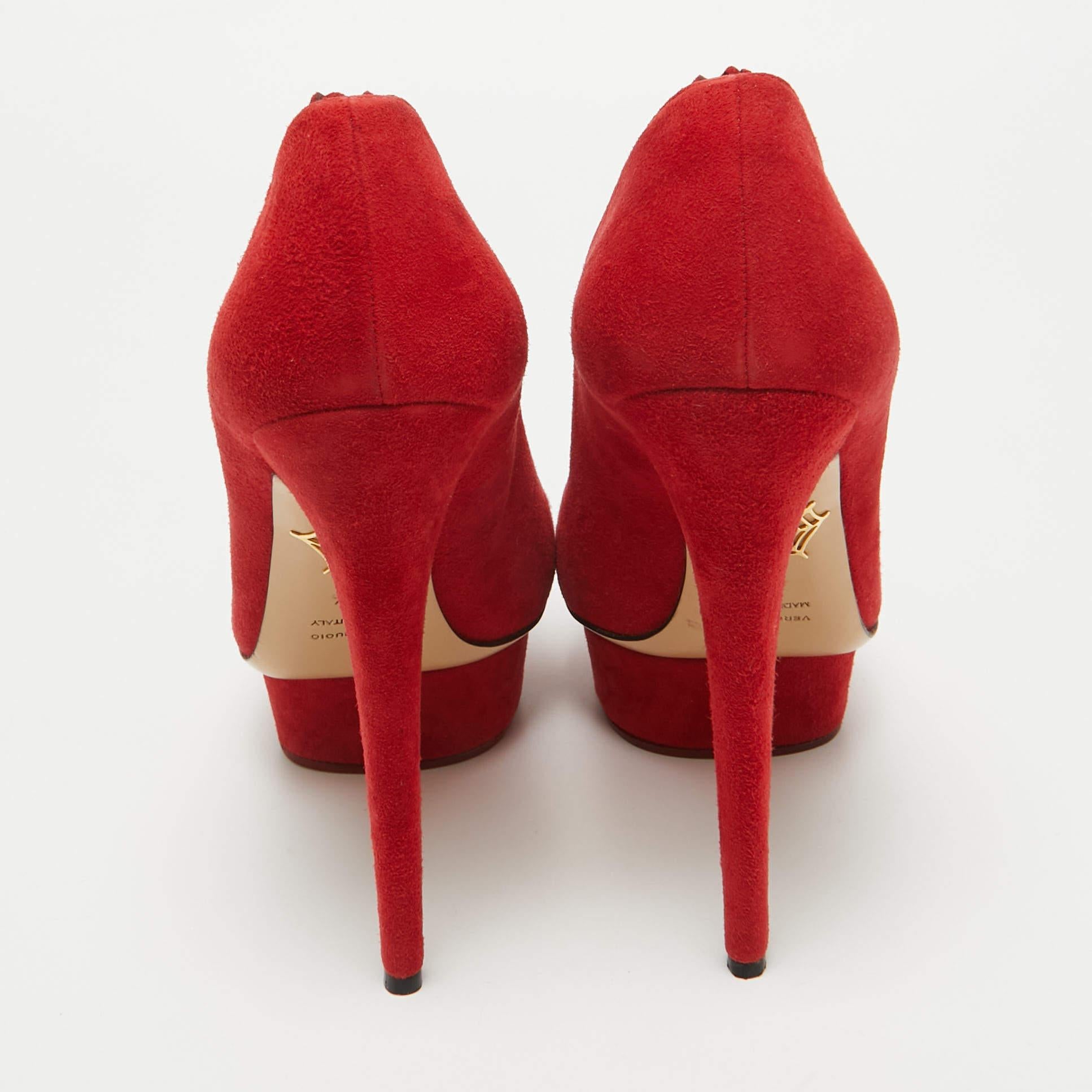 Charlotte Olympia escarpins à plateforme en daim rouge taille 40,5 Pour femmes en vente