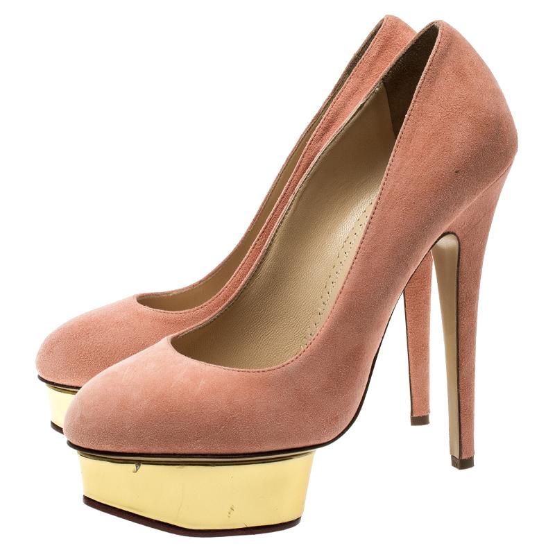Charlotte Olympia Salmon Pink Suede Dolly Platform Pumps Size 39 In Excellent Condition For Sale In Dubai, Al Qouz 2
