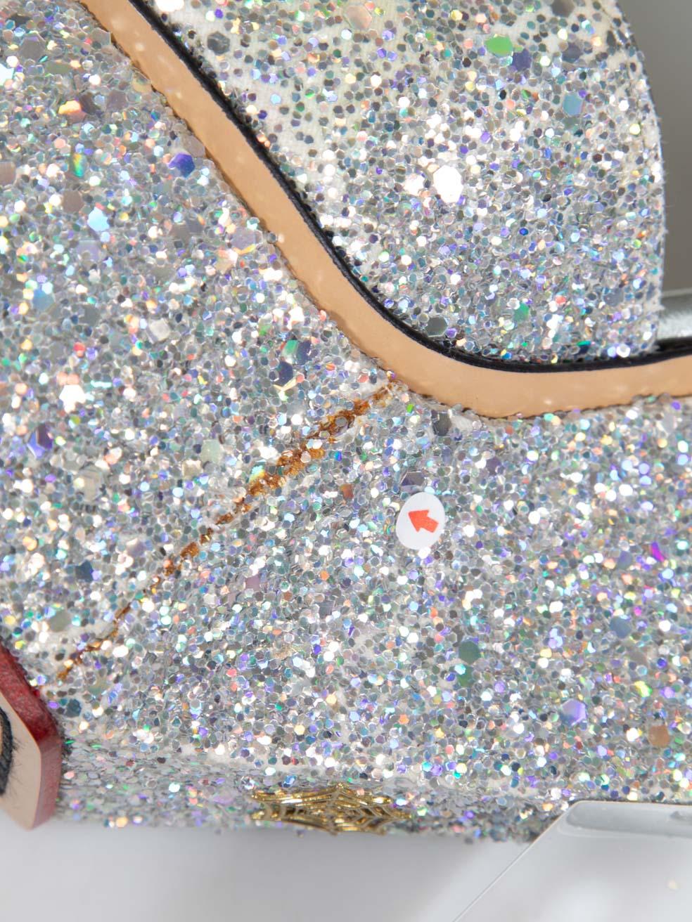 Charlotte Olympia talons compensés pailletés argentés taille IT 37 en vente 3