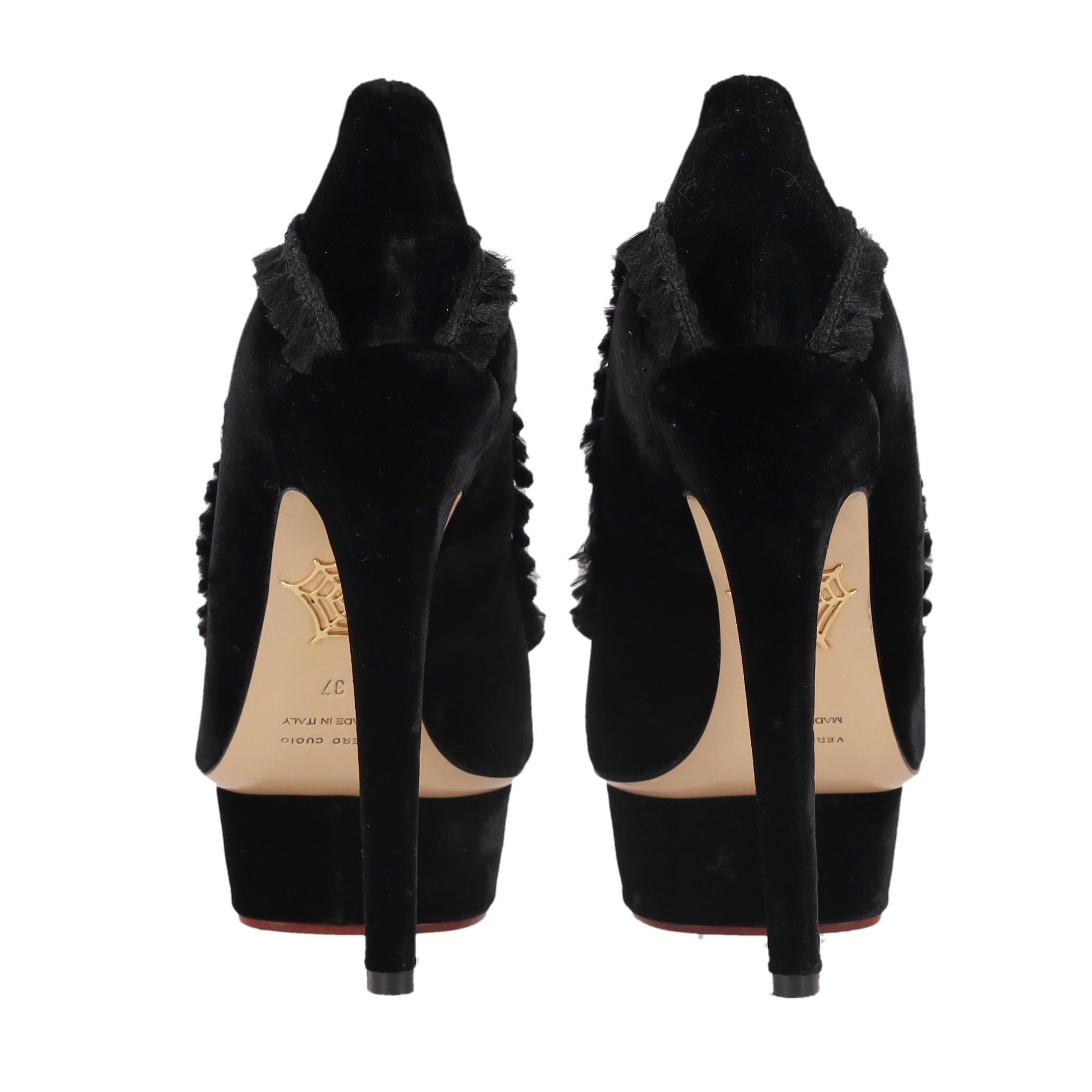 Charlotte Olympia - Escarpins Dolly à plateforme en daim Excellent état - En vente à London, GB