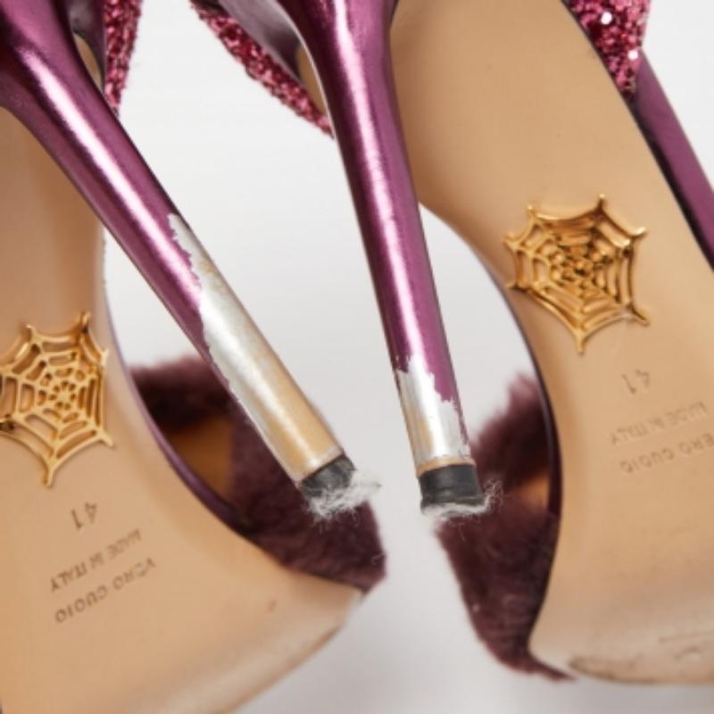 Estas sandalias enmarcarán sus pies de forma elegante. Fabricados con materiales de calidad, presentan un diseño elegante y unas plantillas cómodas.