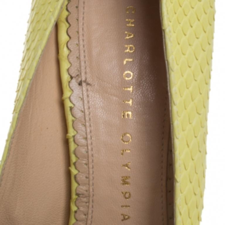 De las mujeres Charlotte Olympia Yellow Python Priscilla Platform Pumps Size 38 en venta