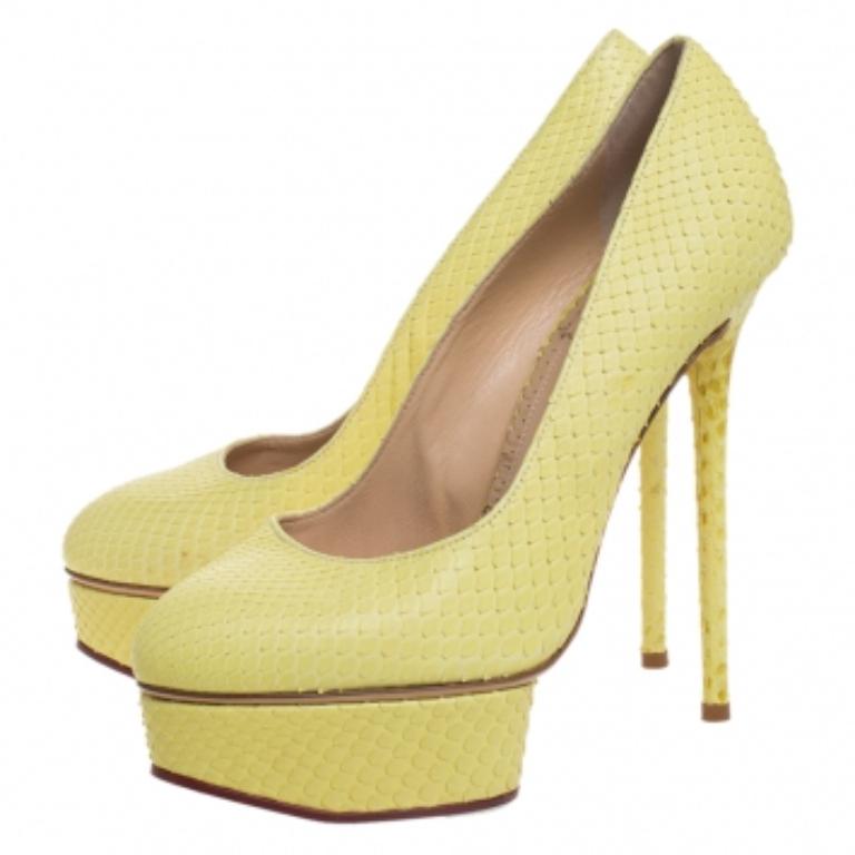 Charlotte Olympia Yellow Python Priscilla Platform Pumps Size 38 en venta 2