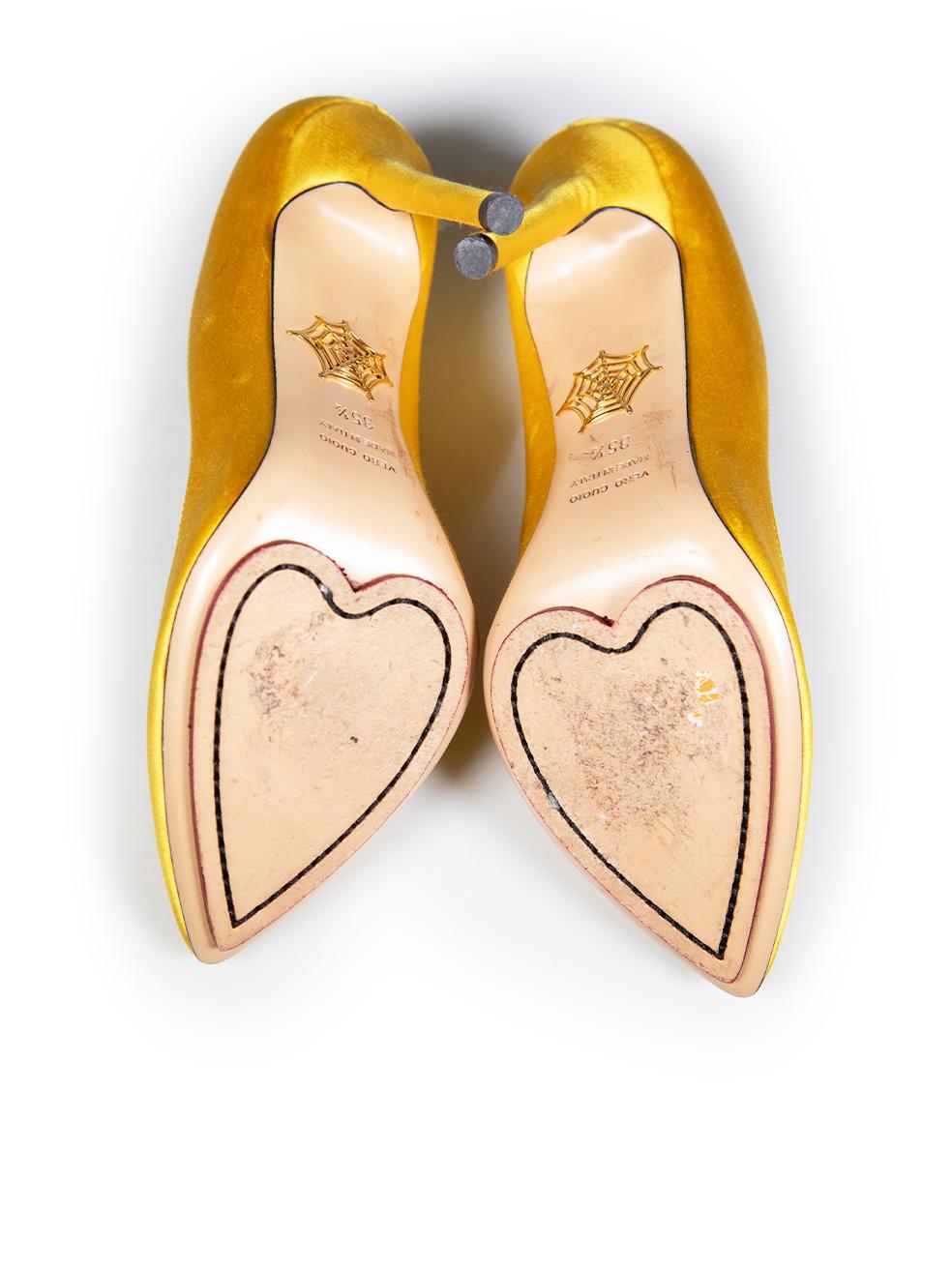 Charlotte Olympia Pumps aus gelbem Satin und PVC Größe IT 35.5 im Zustand „Gut“ im Angebot in London, GB