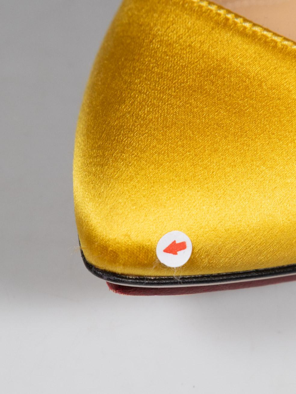 Charlotte Olympia Pumps aus gelbem Satin und PVC Größe IT 35.5 im Angebot 3