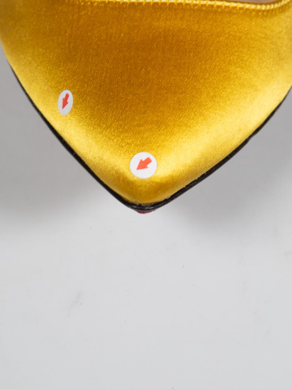 Charlotte Olympia Pumps aus gelbem Satin und PVC Größe IT 35.5 im Angebot 4