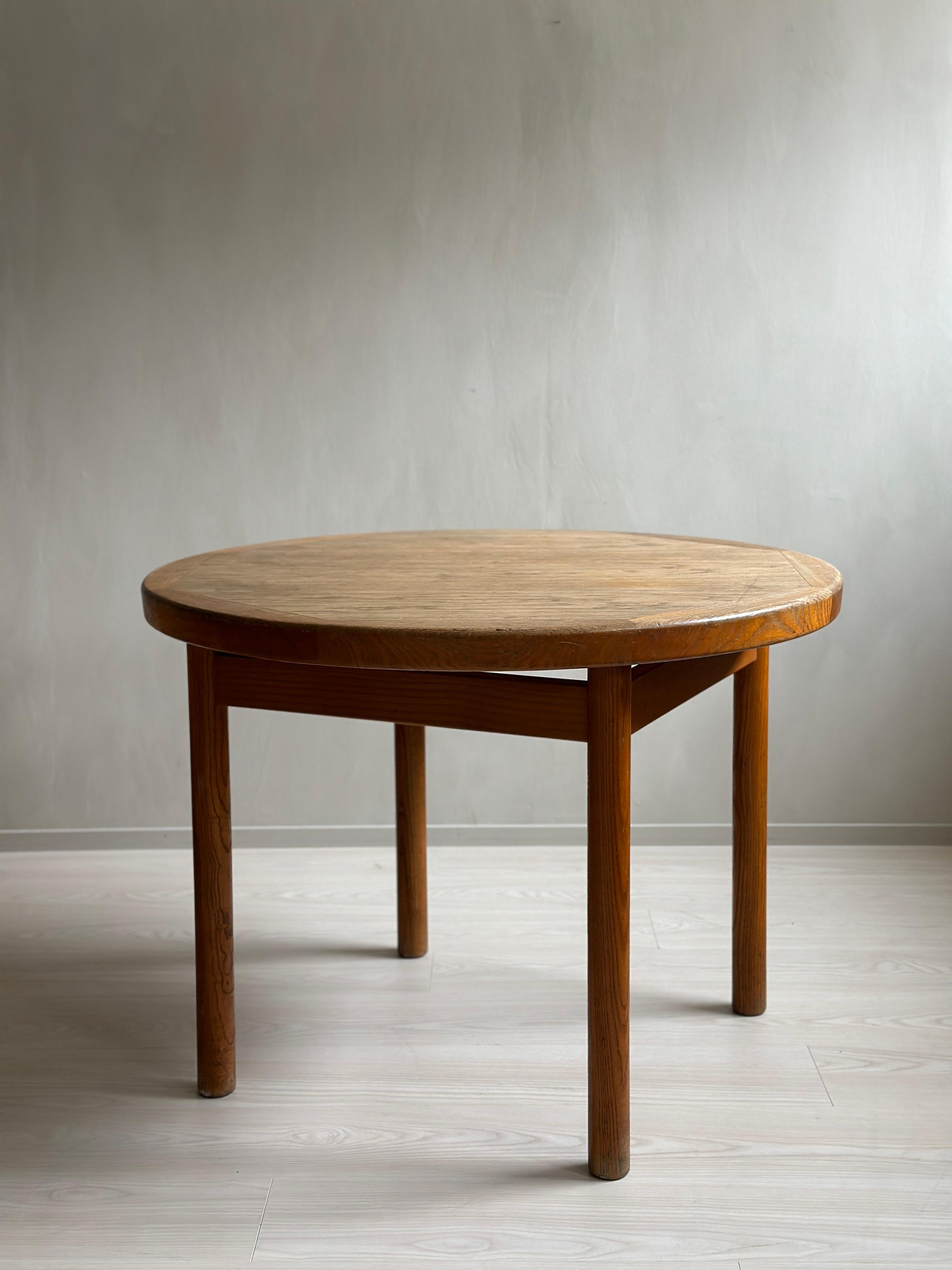 Charlotte Perriand (1903-1999) 
'Dordogne' table
Manufactured by Robert Sentou 
Ash and veneer 
Model created, circa 1960s
Measures: H 74 × Ø 100 cm.




