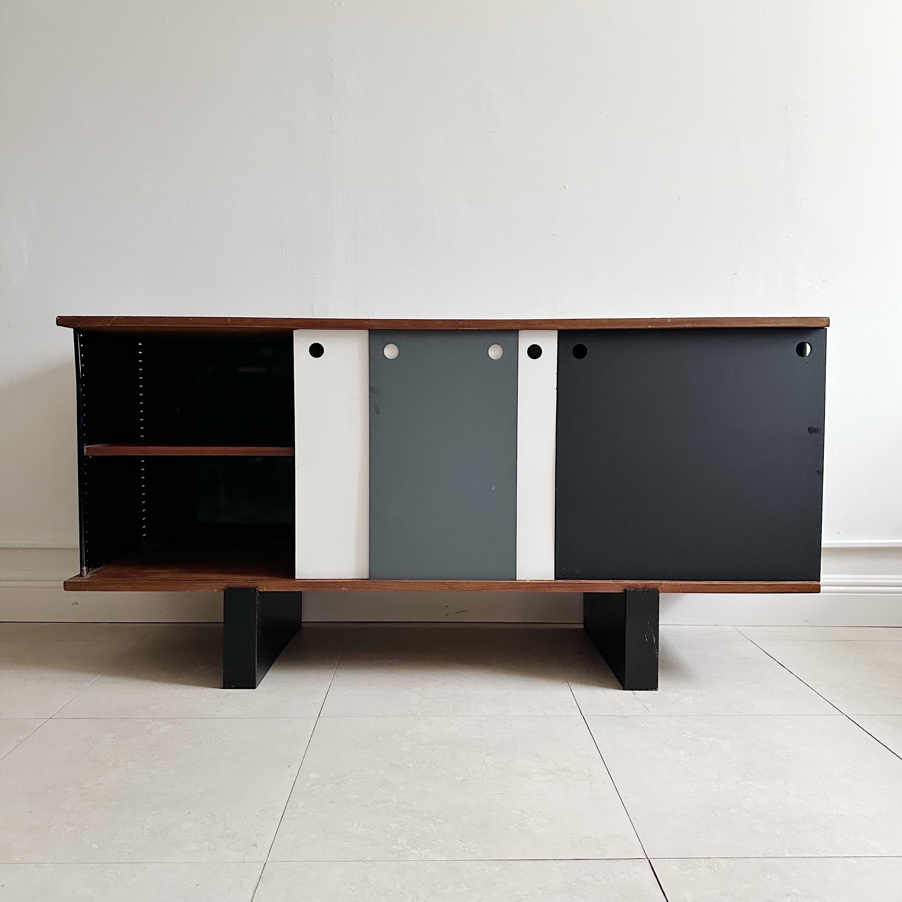 Buffet Charlotte Perriand (1903-1999) vers 1961-62 en vente 3