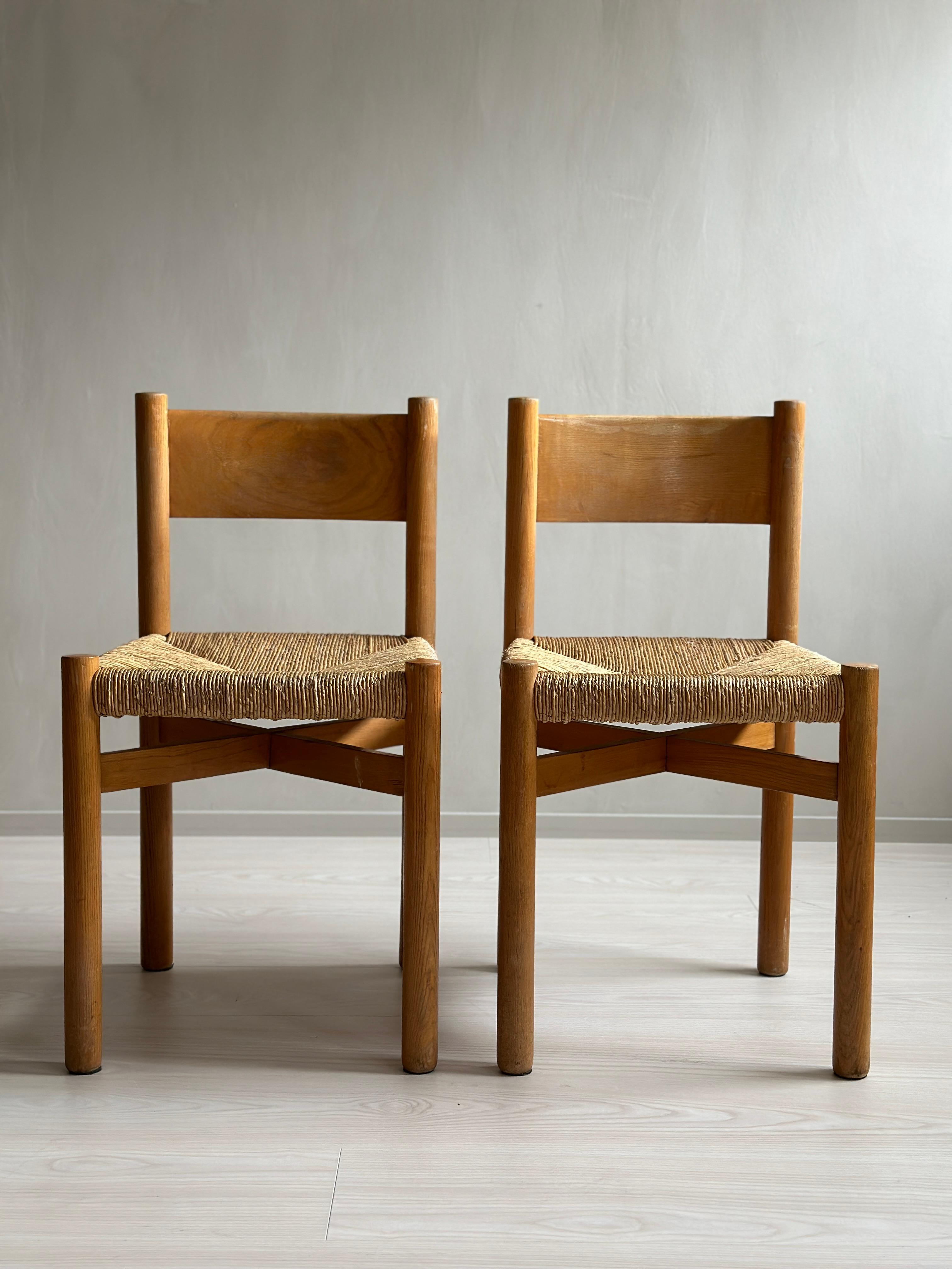 Charlotte Perriand (1903-1999) Paire de chaises 