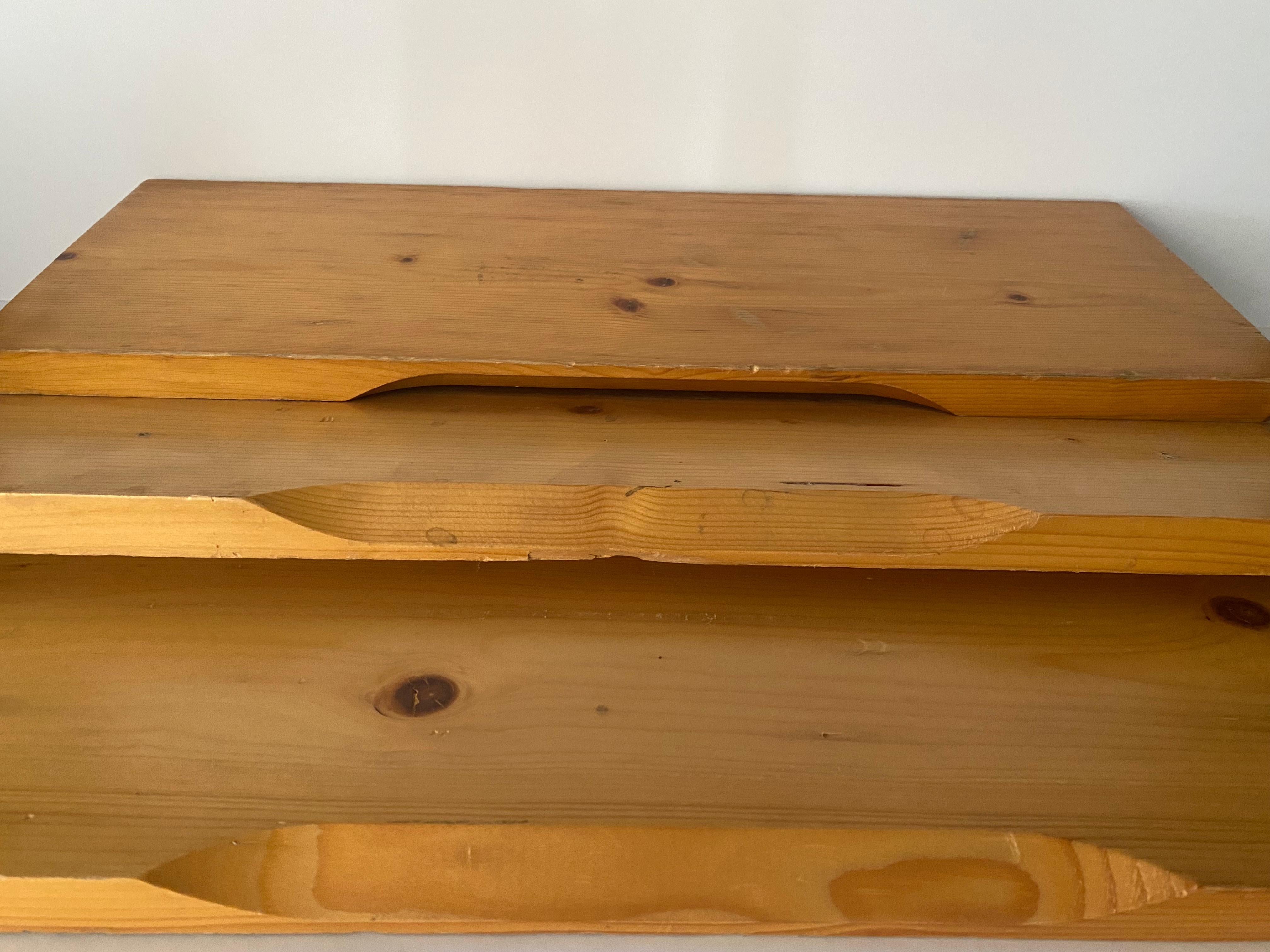 Charlotte Perriand 
3 wall shelves for the resort of Les Arcs 1600
Solid pine 
1960
W 52.5 x D 18.5 x H 2 cms 
The 3 : 900 euros 