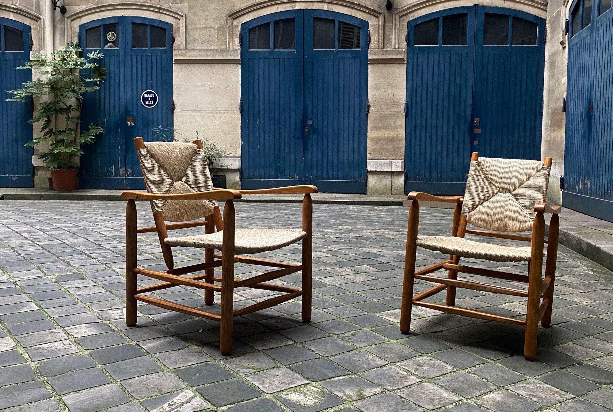 Charlotte Perriand
Rare pair of straw and ash armchair nicknamed Bauche armchair
 (swamp straw)
 Edition from the 1950s.

Designed by Charlotte in 1935, edited under the impetus and enthusiasm of her friend Fernand Léger
Dimensions : H. 81 x