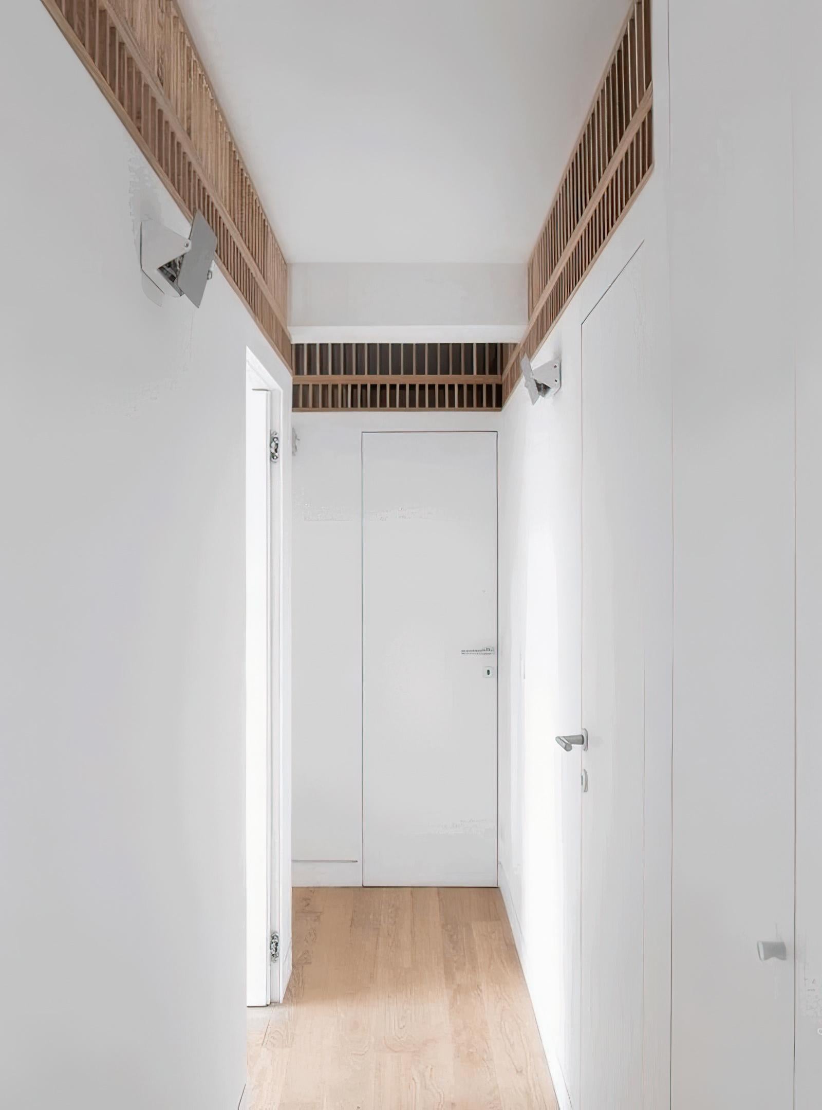 Charlotte Perriand 'Applique à Volet Pivotant' Wandleuchte aus Aluminium Natur im Angebot 3