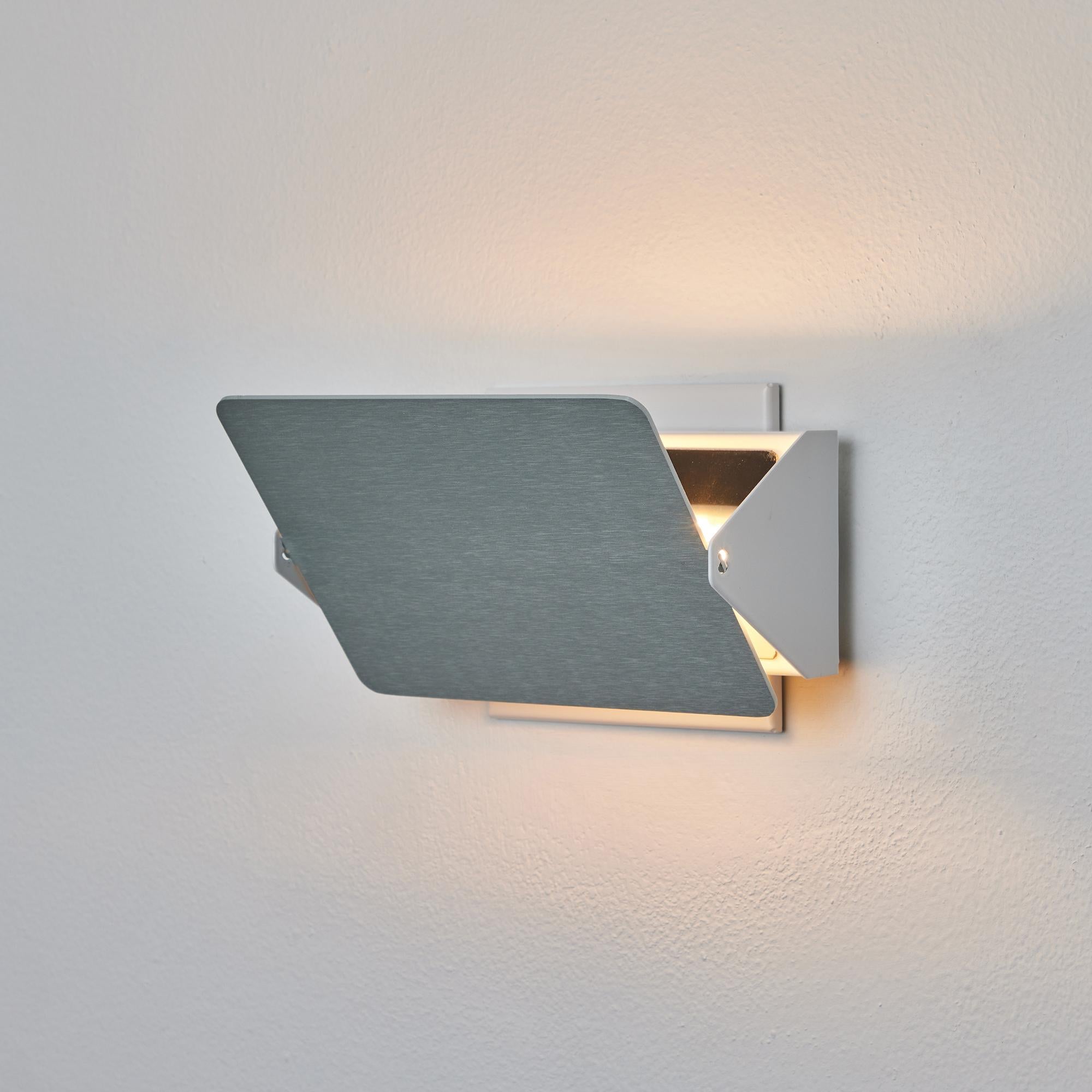 Mid-Century Modern Charlotte Perriand 'Applique à Volet Pivotant' Wall Light in Natural Aluminum For Sale