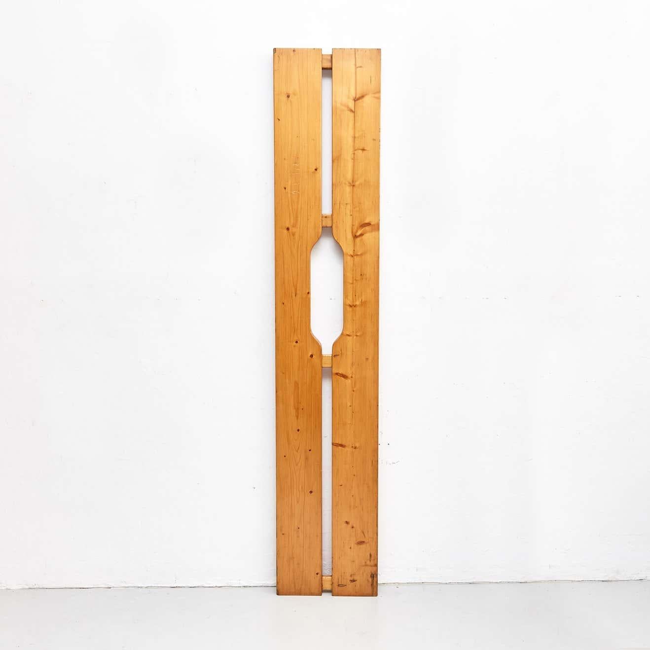 Arquitectural piece designed by Charlotte Perriand for Les Arcs France in 1960

In good original condition, preserving a beautiful patina, with minor wear consistent with age and use. 

Charlotte Perriand (1903-1999) She was born in Paris in