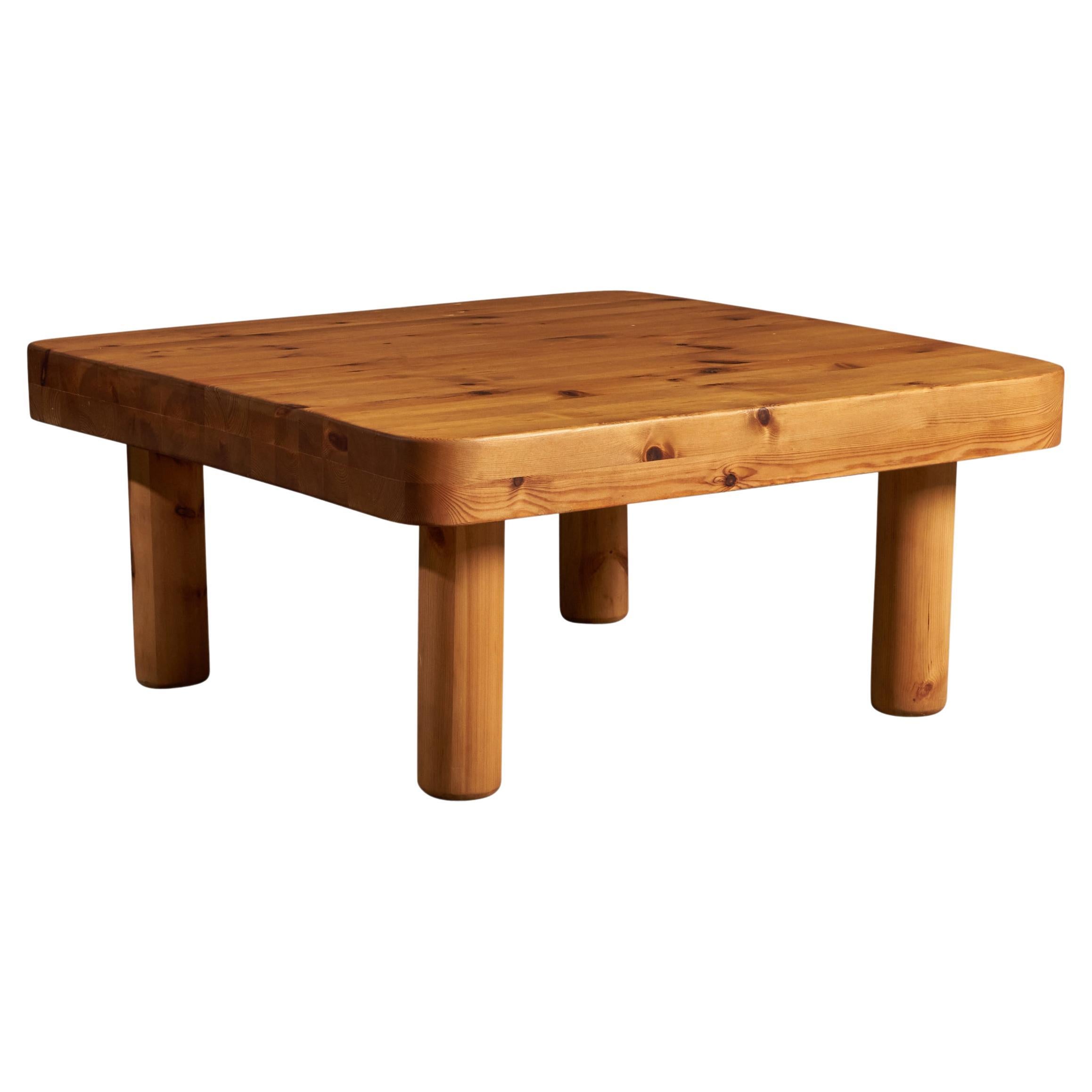 Table basse, Attribution Charlotte Perriand, Pine, France, années 1960