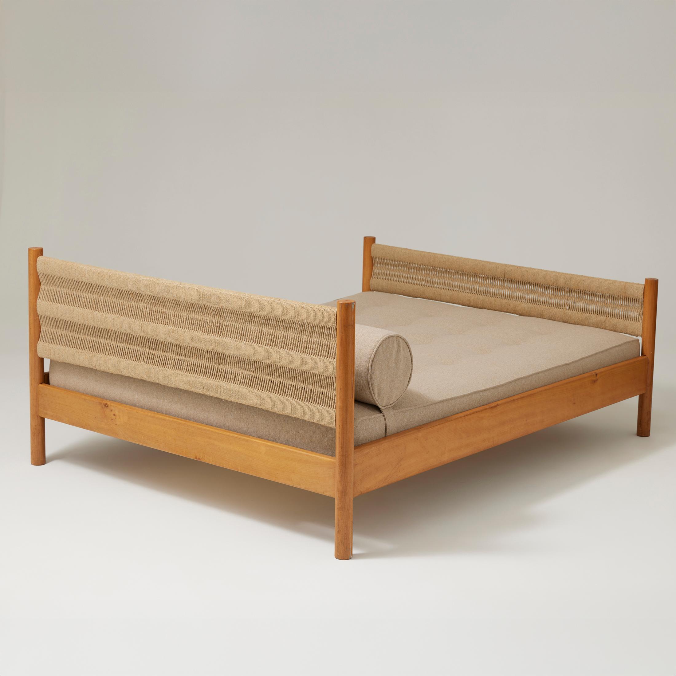 Charlotte Perriand Bed for Meribel, circa 1950 In Good Condition For Sale In Barcelona, Barcelona