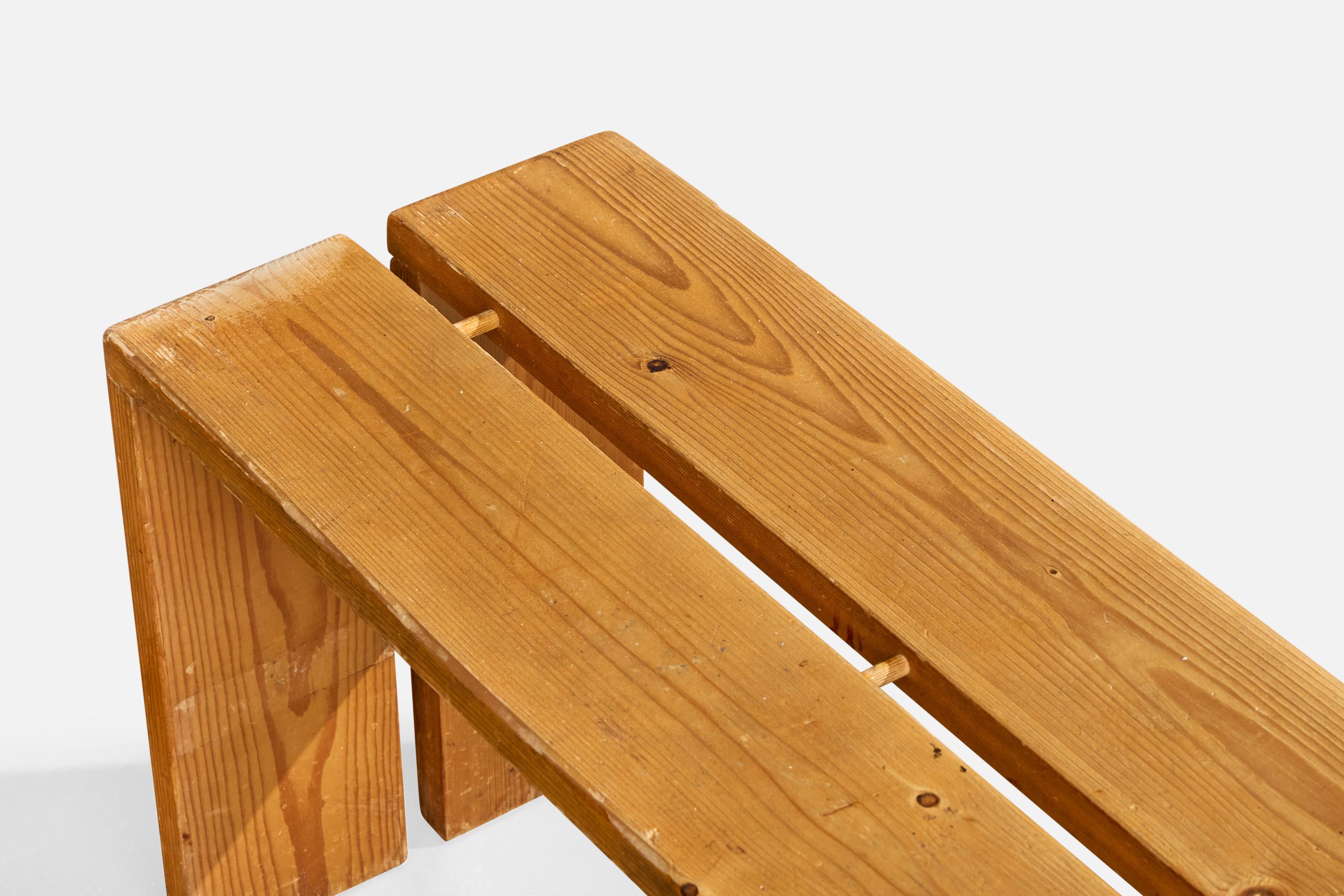 Charlotte Perriand, banc, pin, France, années 1960 État moyen - En vente à High Point, NC