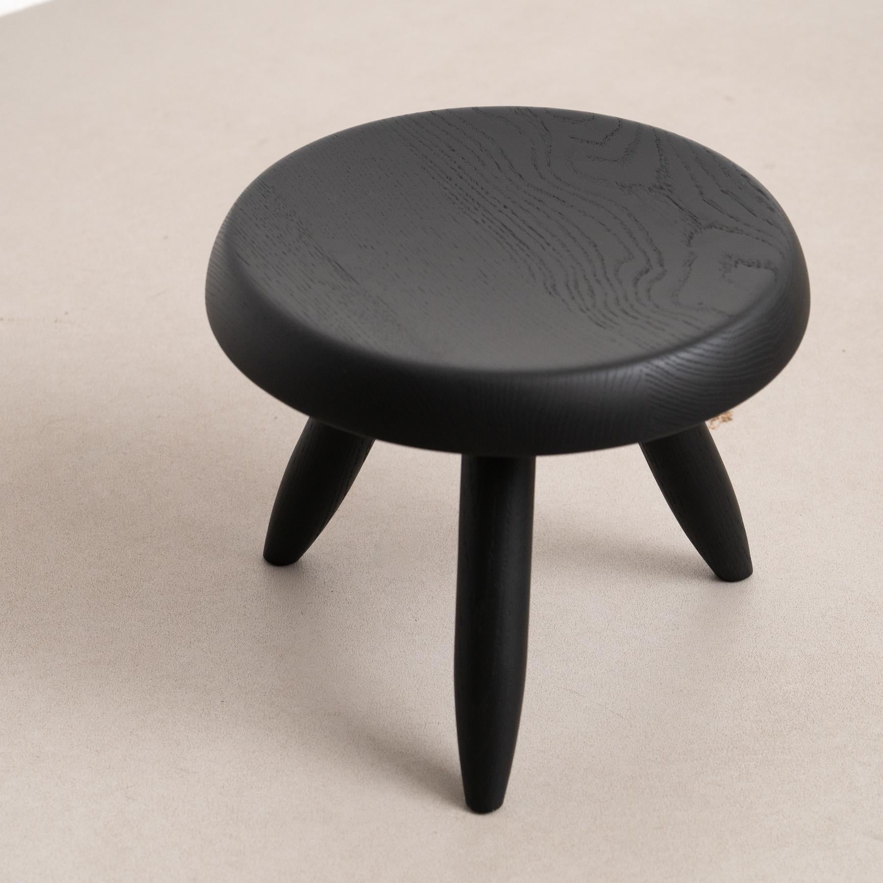 Charlotte Perriand Tabouret en bois noir de Berger pour Cassina Neuf - En vente à Barcelona, Barcelona