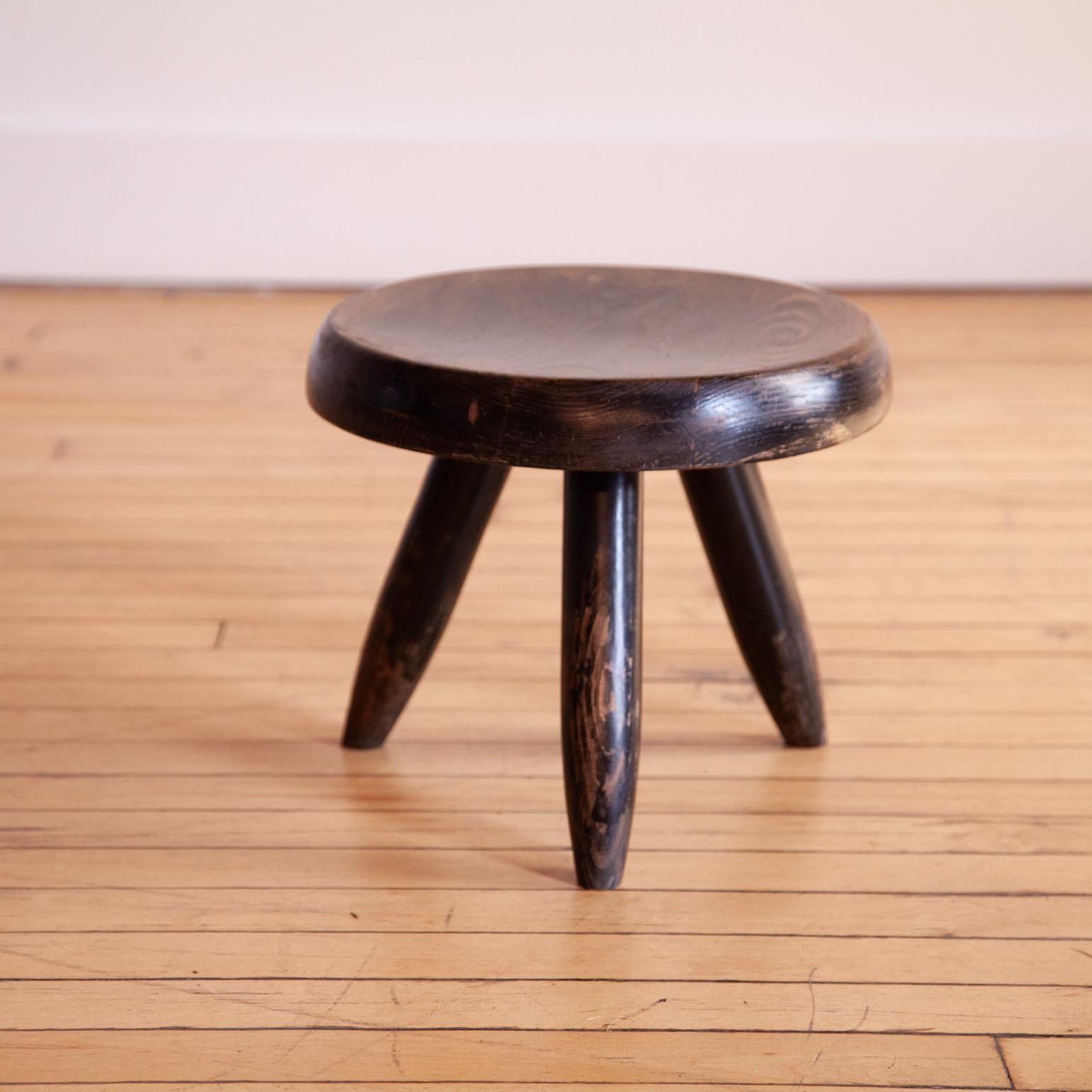 Charlotte Perriand Taburete bajo Berger siglo XX en venta
