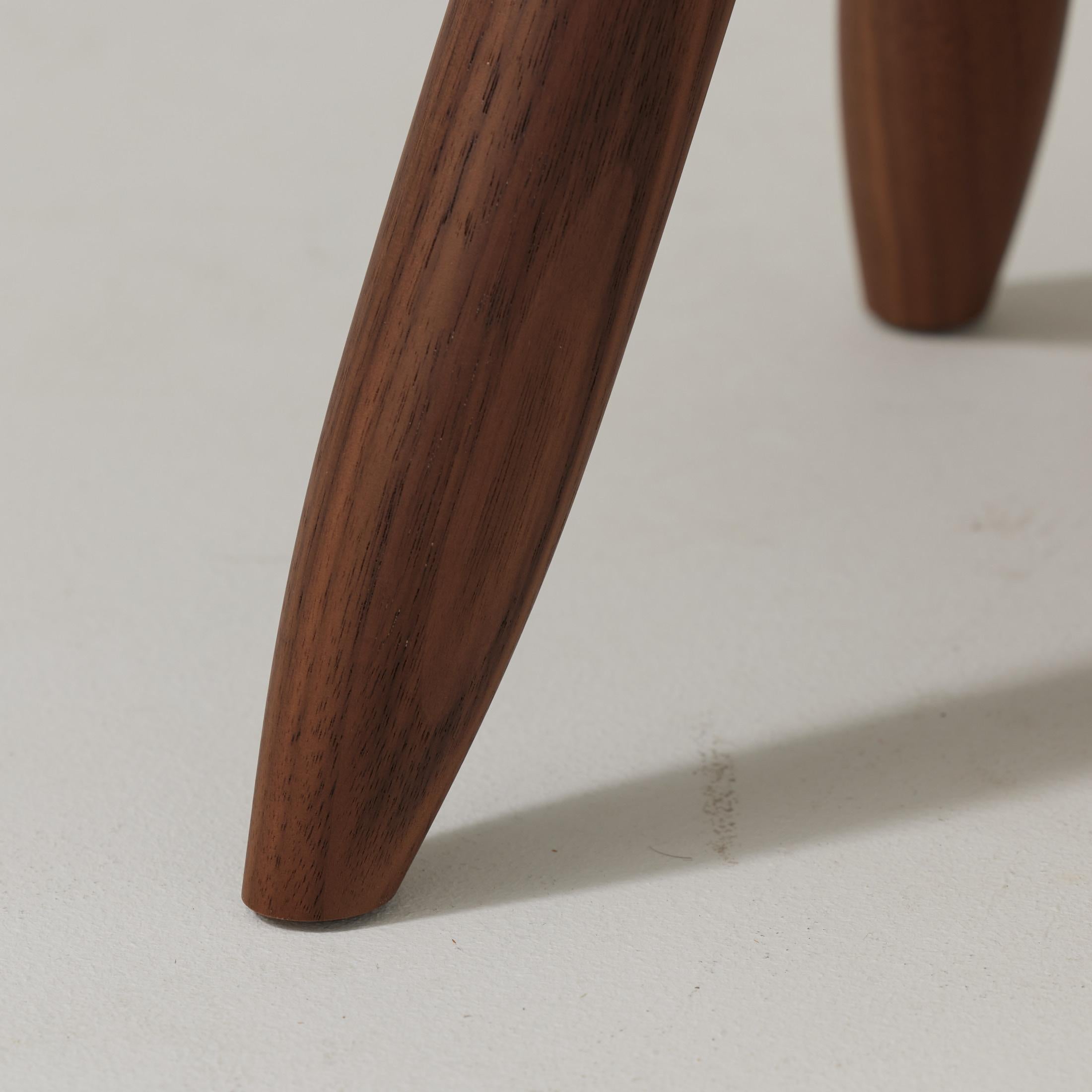 Charlotte Perriand Berger Hocker aus Nussbaumholz für Cassina im Angebot 3