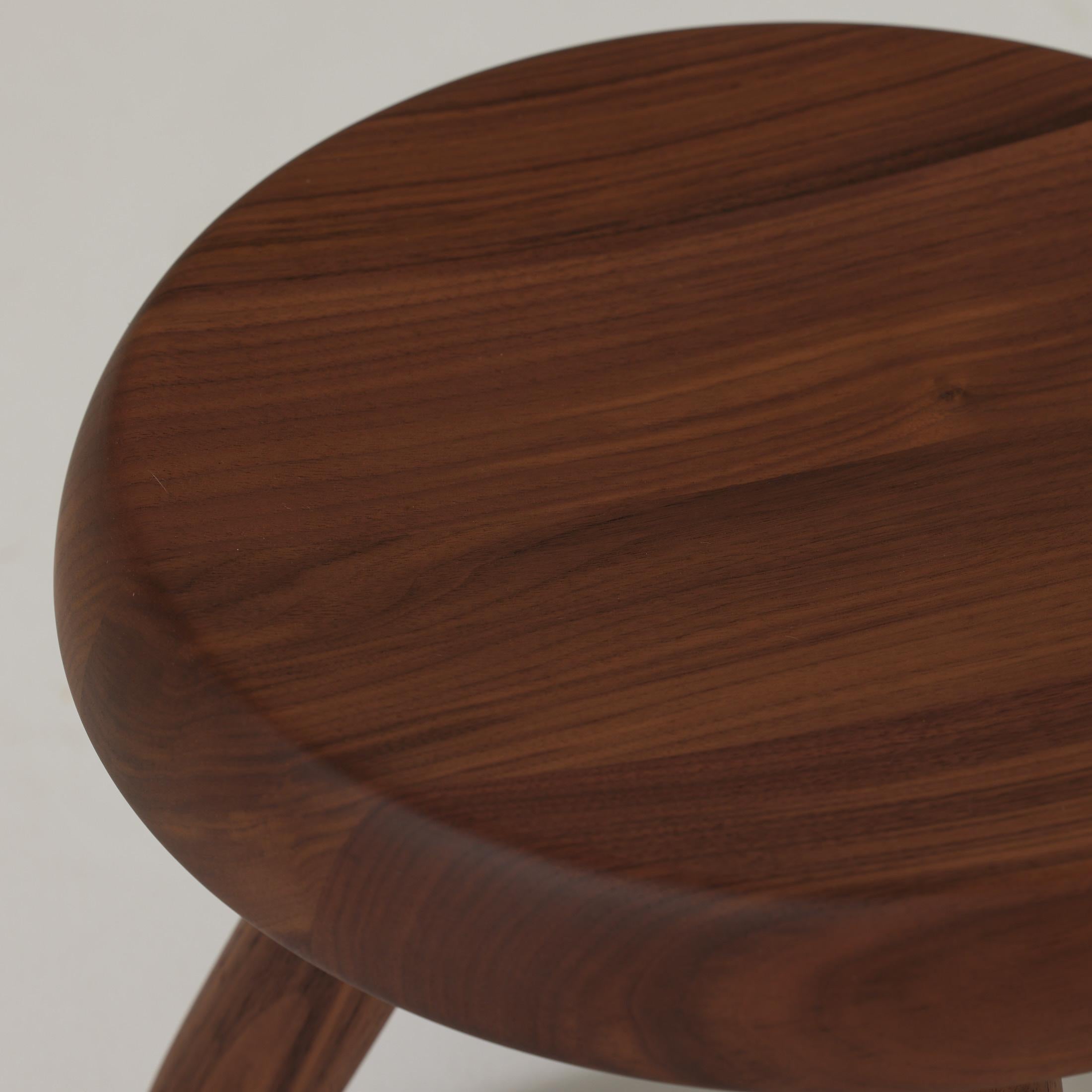 Charlotte Perriand Berger Hocker aus Nussbaumholz für Cassina im Angebot 7