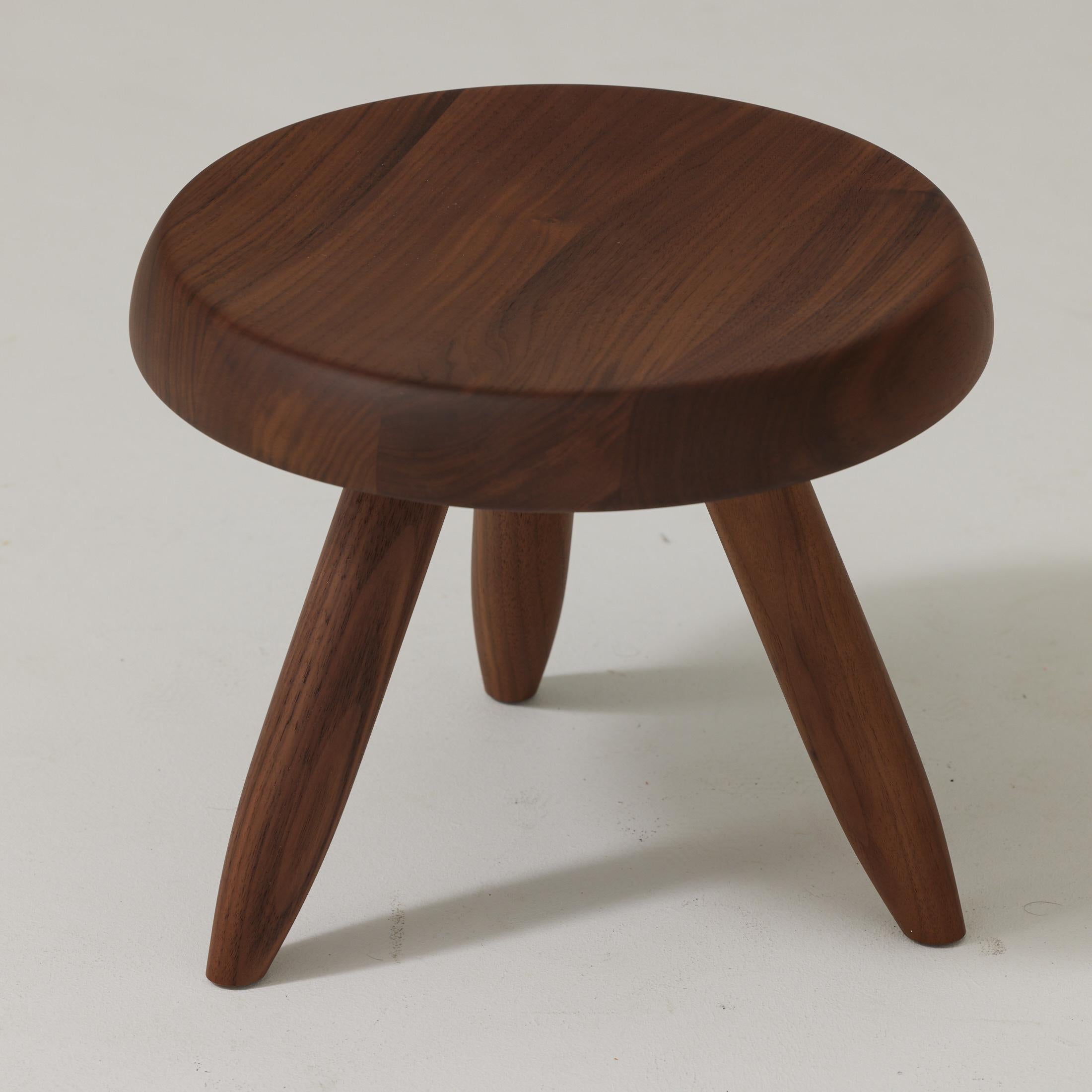 Charlotte Perriand Berger Hocker aus Nussbaumholz für Cassina im Angebot 2