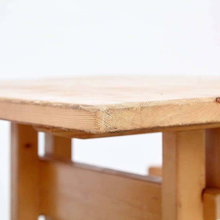 Charlotte Perriand Grande table et deux bancs pour Les Arcs en vente 9