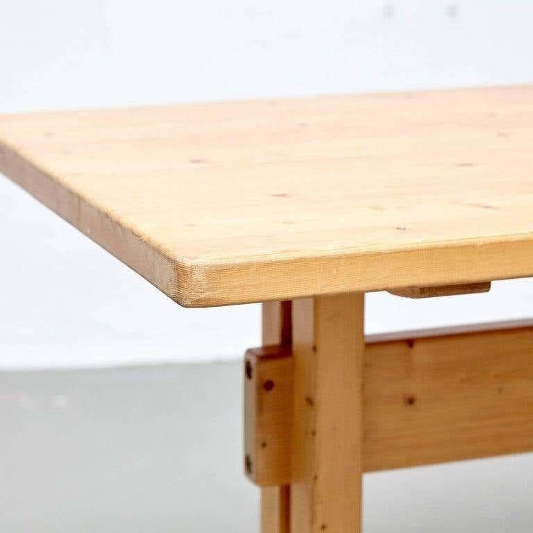 Mid-Century Modern Charlotte Perriand Grande table et deux bancs pour Les Arcs en vente