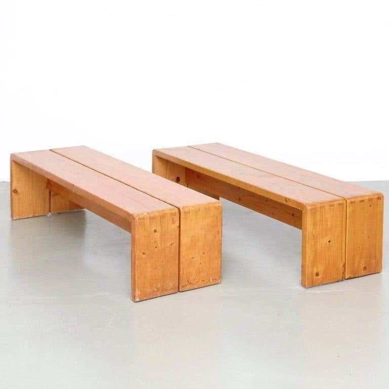 Charlotte Perriand Grande table et deux bancs pour Les Arcs Abîmé - En vente à Barcelona, Barcelona