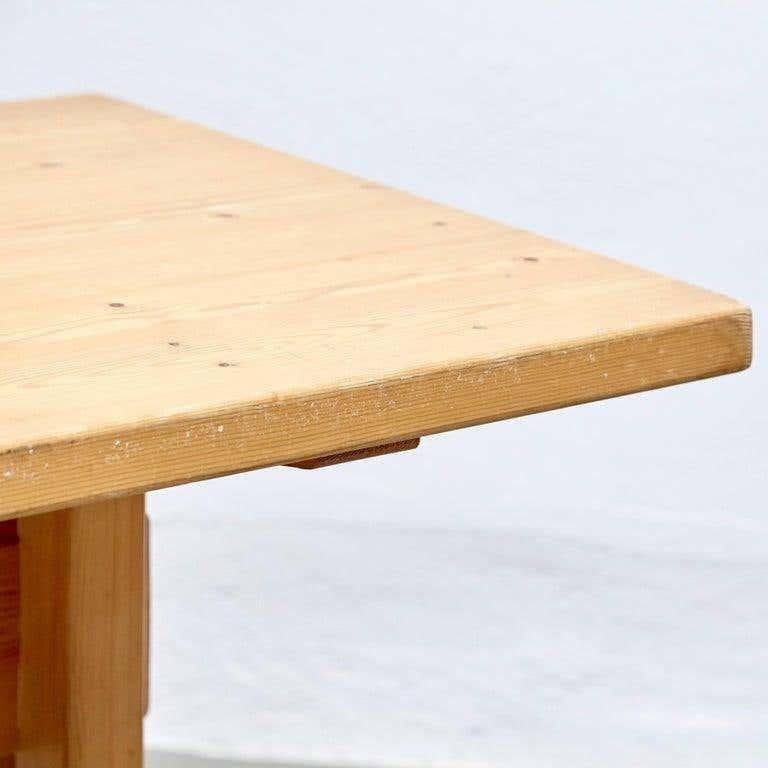 Milieu du XXe siècle Charlotte Perriand Grande table et deux bancs pour Les Arcs en vente