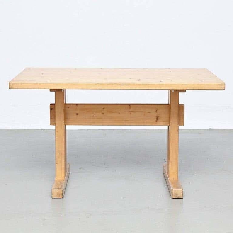 Charlotte Perriand Grande table et deux bancs pour Les Arcs en vente 2